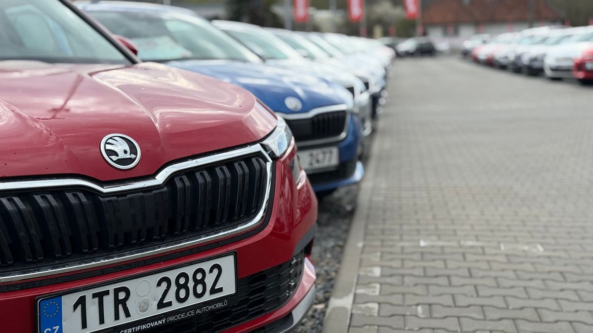 Diesel na ústupu? Za růstem zájmu o ojetá auta s benzinovými motory nejsou jen levnější paliva